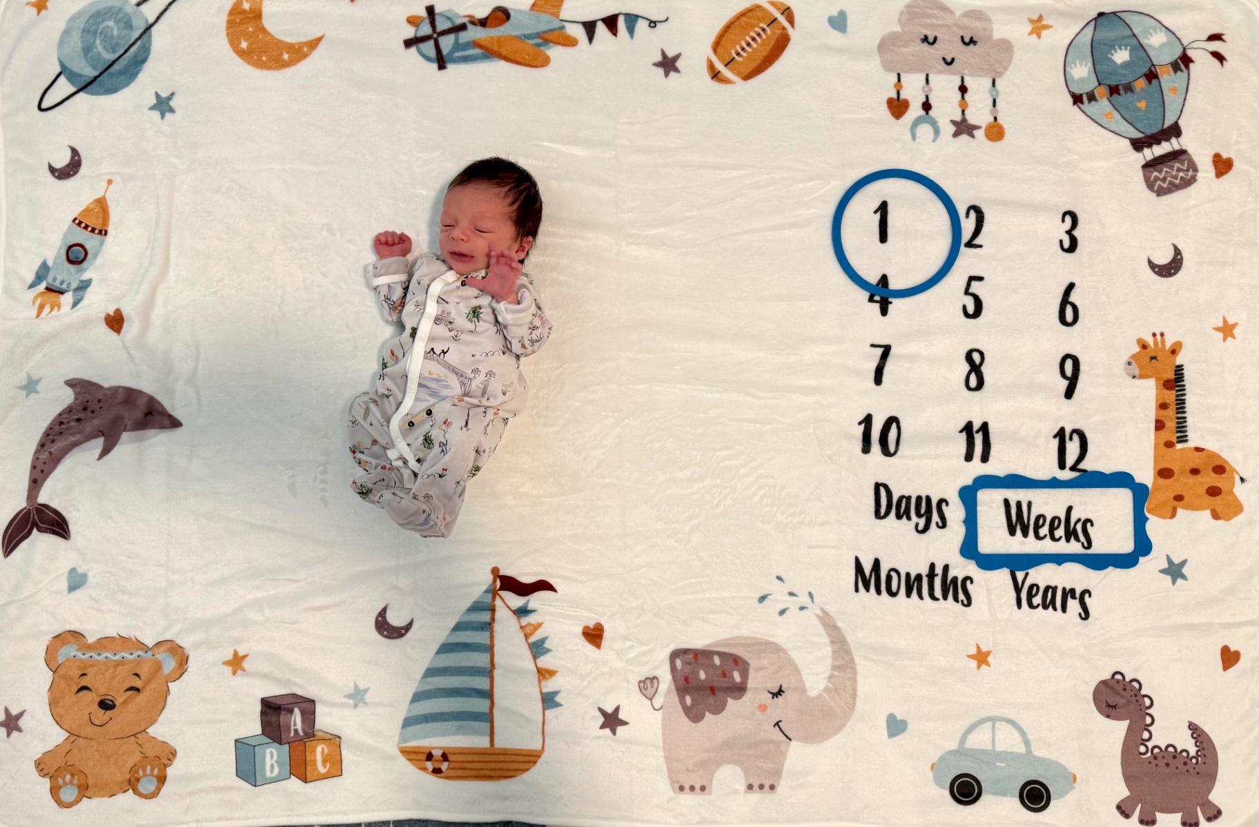 Ollie on milestone blanket at 1 week old
